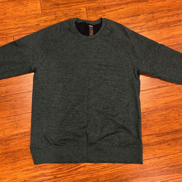 Lululemon Men Engineered Warmth Long Sleeve Crew Size Medium Barely worn